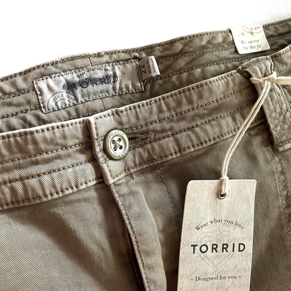 Torrid NWT Khaki Military Short Shorts size 22 - Picture 2 of 9